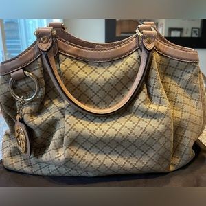Gucci purse and matching wallet